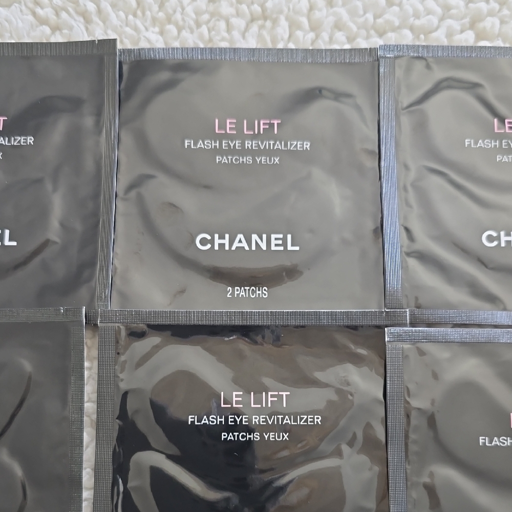 Complete Set Of Highly Sought After Chanel Le Lift Flash Eye Revitalizer.